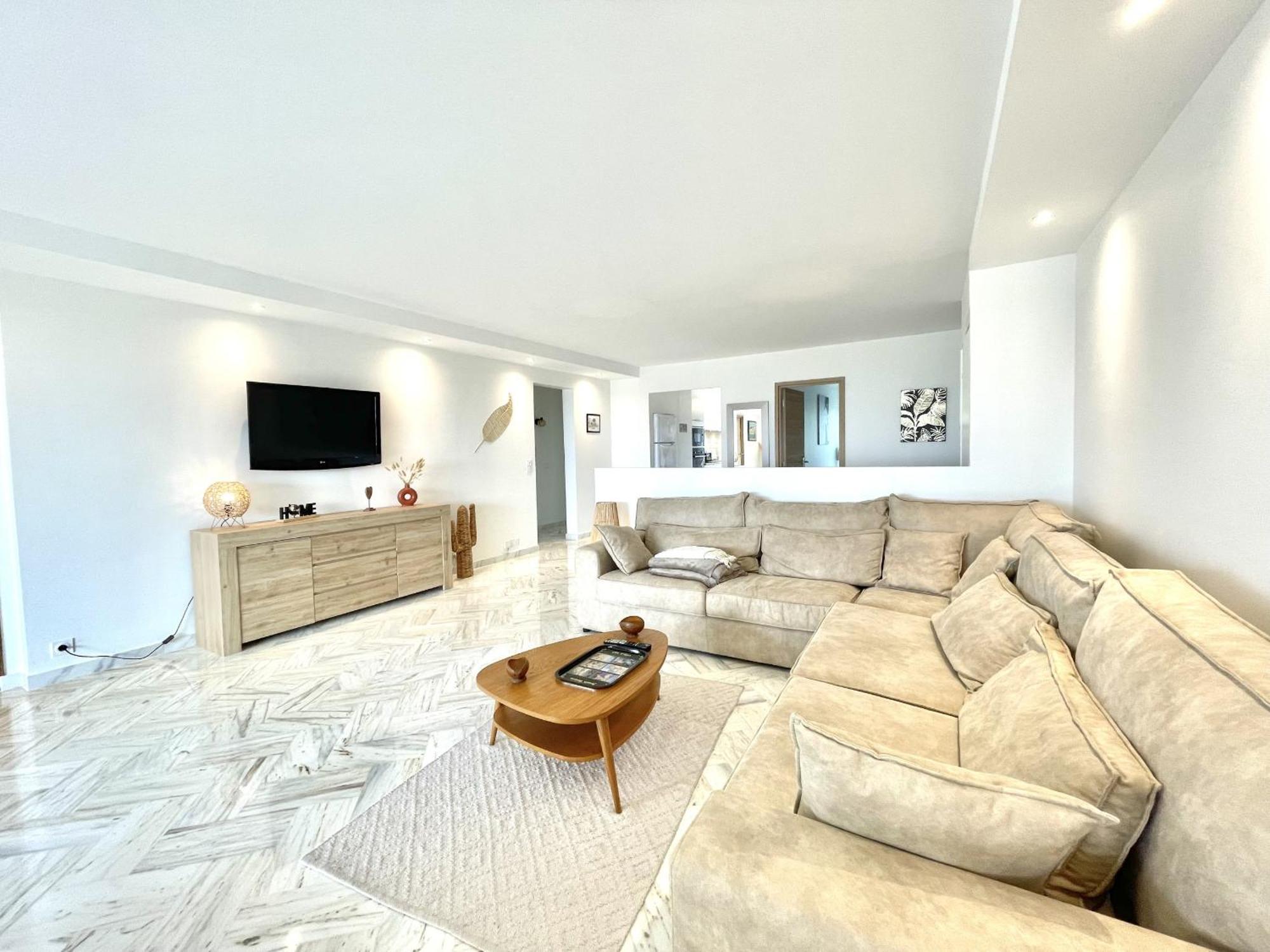 Vezelay 3 Luxury 3 Bedrooms, By Welcome To Apartment *